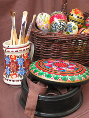 Koszyk z pisankami, drewniane puzderko